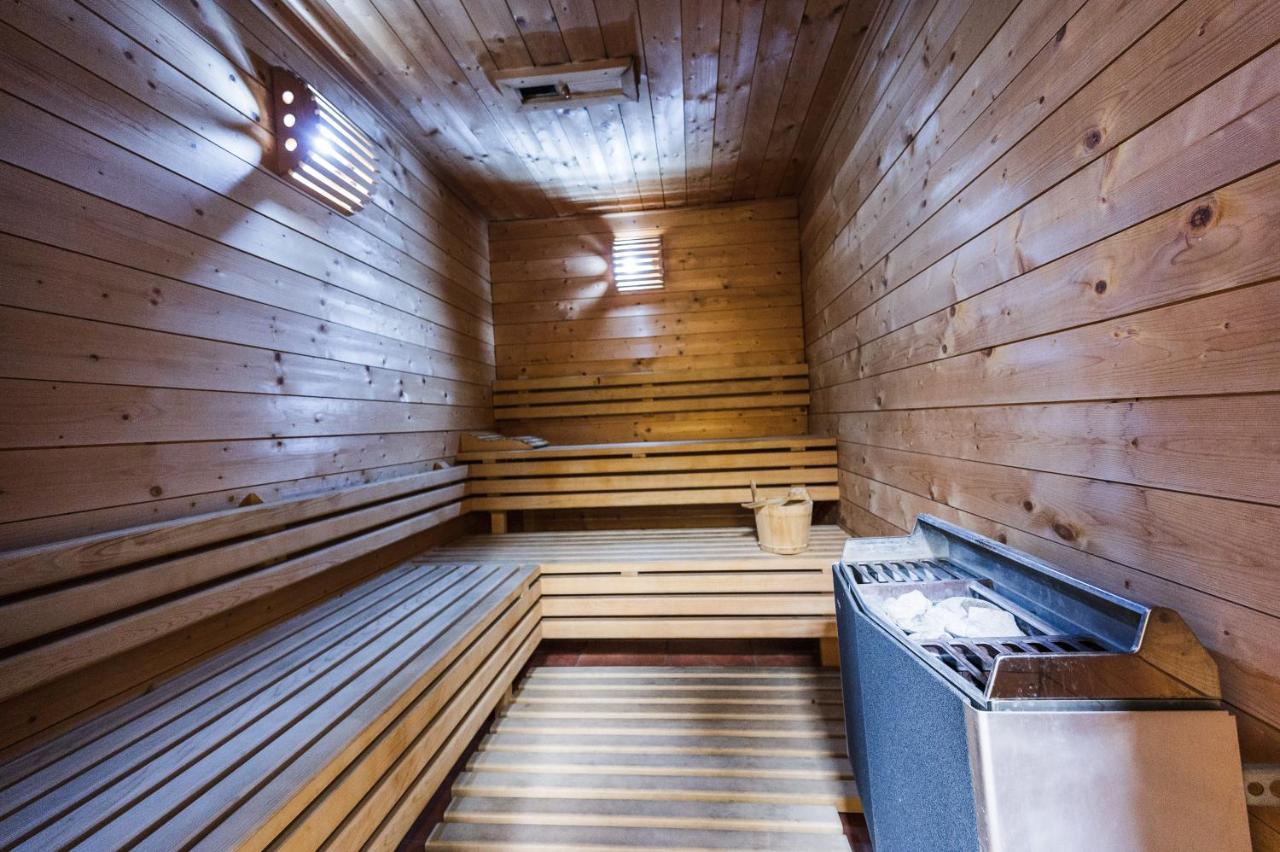 岳罗普酒店 塞拉耶佛 外观 照片 A Finnish sauna